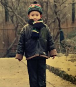 #GSNH 1784	Đứa Trẻ Bán Rau Trong Tuyết